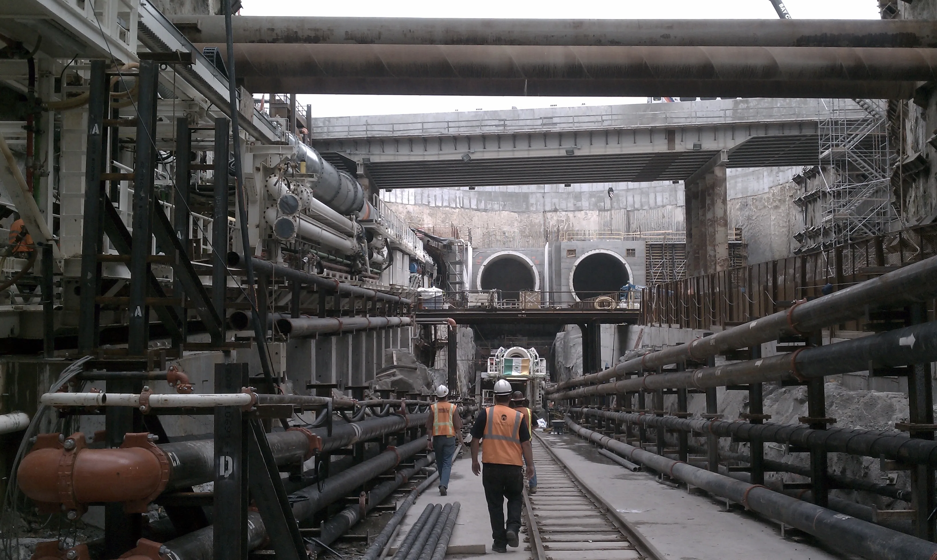 Tunnel bore with convergence monitoring array